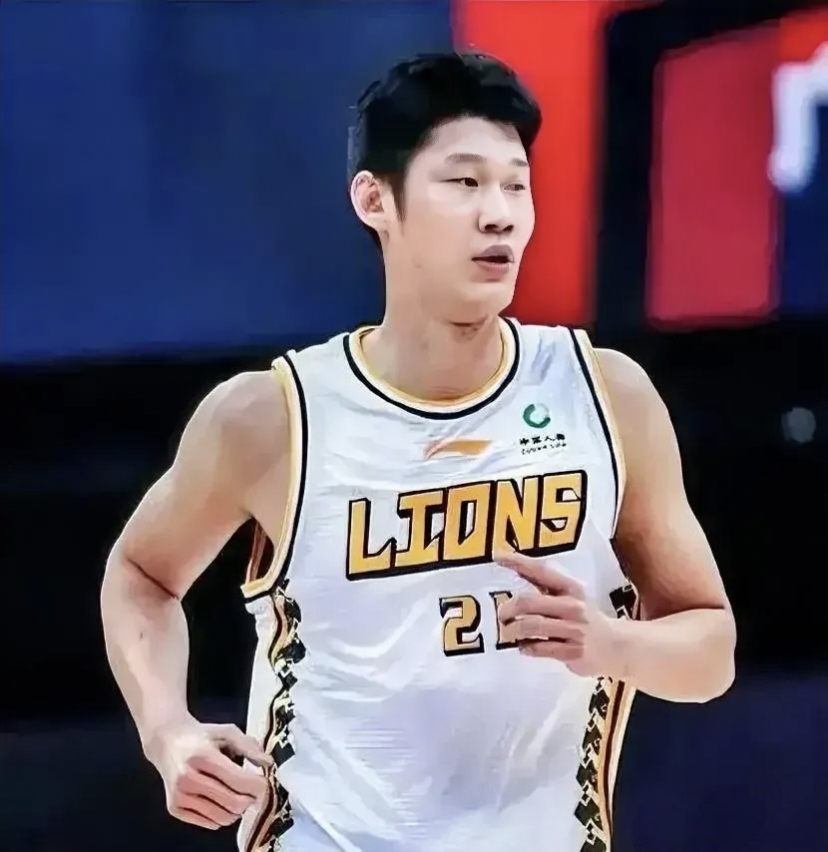 关于今晨CBA季后赛传出新动向；纽约尼克斯官宣签约；管理层表态：赛场秩序良好；心理建设被强调的信息