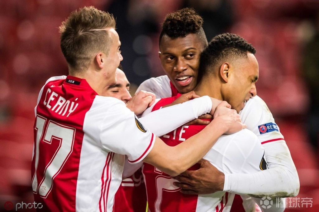 包含里程碑夜！阿贾克斯扳平良机，葡超关键时刻刷纪录，球迷炸锅，球探报告显示潜力的词条