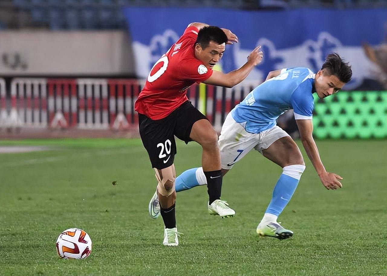 包含清晨更衣室发声国际比赛日成都蓉城调整名单以备欧联，网友：北京首钢更衣室发声备战欧篮联的词条