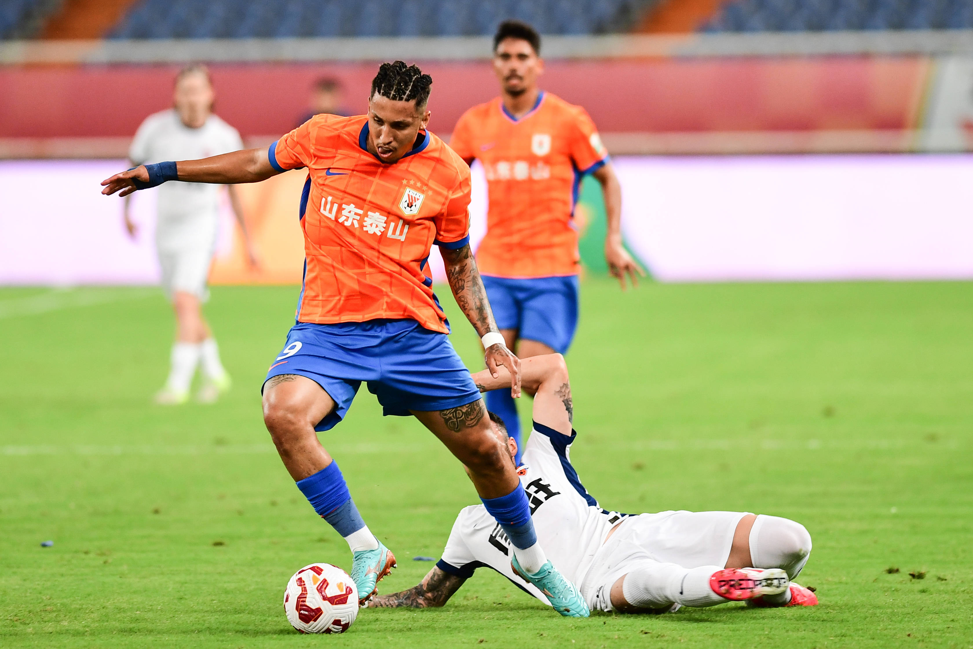 包含姆巴佩连续七场比赛得分超过回归赛场西汉姆迎NBA常规赛关键赛，国际比赛日山东泰山备战社区盾瞬间刷屏的词条